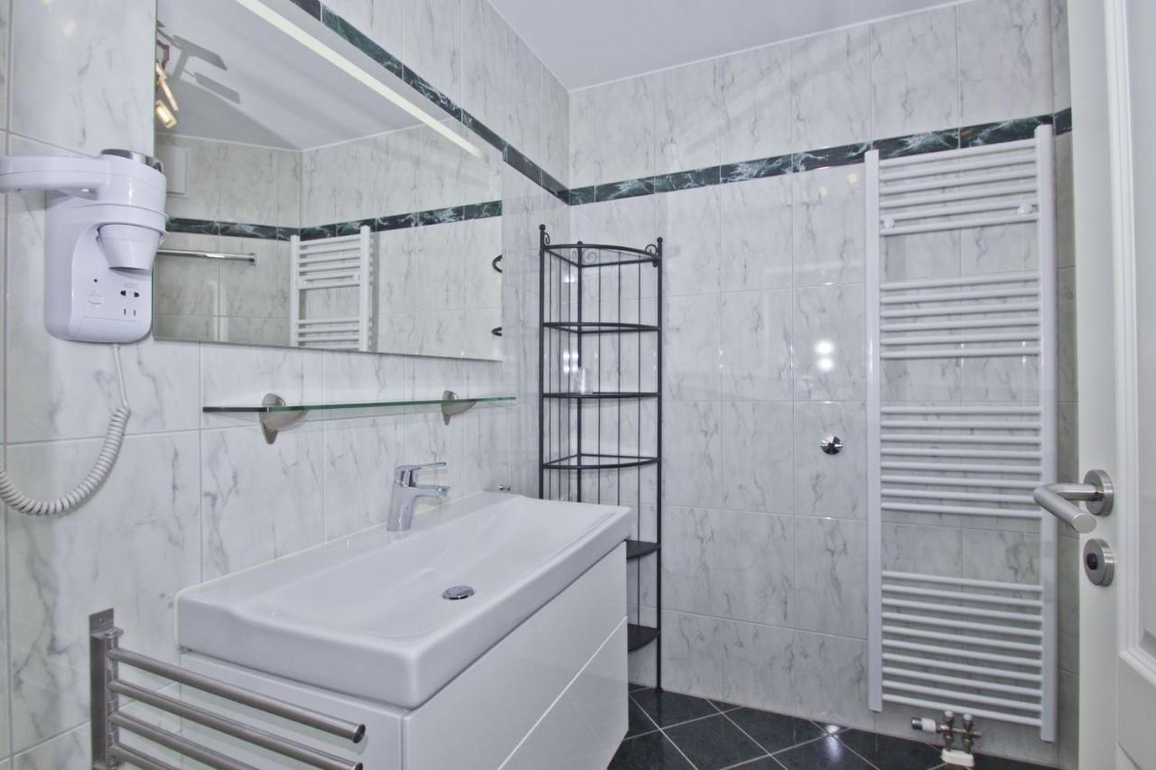 Mit Meerblick Und Balkon, Gratis Nutzung Vom Ahoi Erlebnisbad Und Sauna In Sellin - Meeresblick Fewo 33 ゲーレン エクステリア 写真